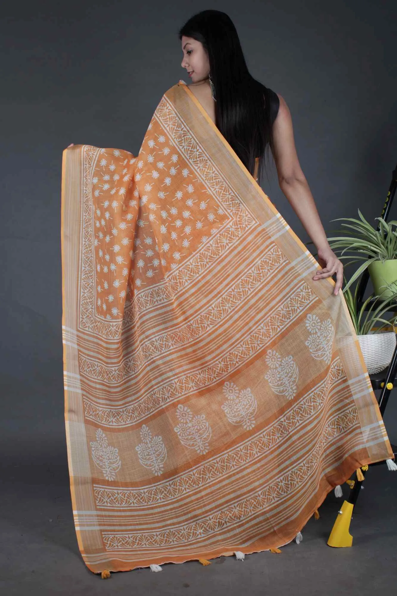 Charming Linen Digital Printed With Silver Weaving Border Wrap in 1 Minute Saree
